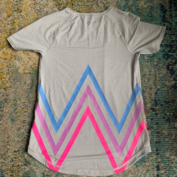 Ivivva by Lululemon Run Tee size 10!! Awesome ❤️ - Picture 5 of 6
